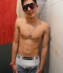boys sexy 5ddd4e2b0d265.jpg