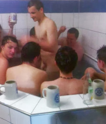 straight boys in sauna 5ddea6796b407.jpg