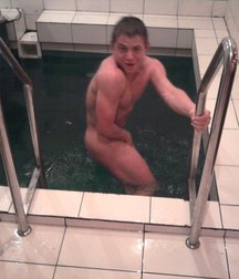 straight boys in sauna 5ddea6875fdec.jpg