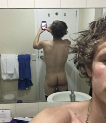 selfies  5ddeb3e1ec3c6.png