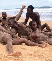the boys on the beach 5de131d299435.jpg