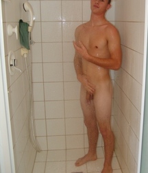 now a nice shower 5de13248ca441.jpg