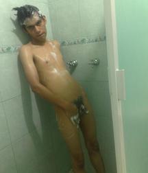 now a nice shower 5de1325b33d09.jpg