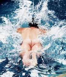 jumping naked 5de390acedf9b.jpg