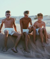 straight friends 5de6a311dcfe0.jpg