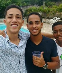 straight friends 5de6a319cfc0a.jpg