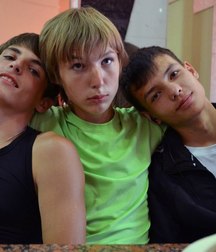 straight friends 5de6a31cdf6b7.jpg