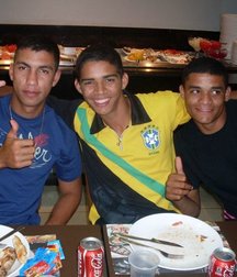 straight friends 5de6a3208ee17.jpg