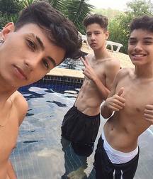 straight friends 5de6a33131ac5.jpg