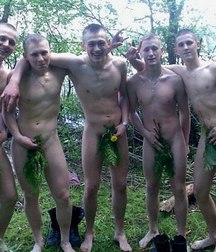 the boys in the sauna 5de6a35f3bb7a.jpg