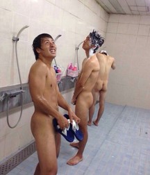 Japanese  in the locker room 5de6a3c21f9dd.jpg