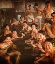 Japanese  in the locker room 5de6a3c69a449.jpg