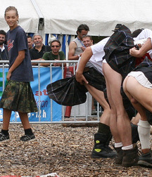 I don't wear underpants with a skirt 5de7f4828c4be.jpg