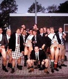 I don't wear underpants with a skirt 5de7f49c01634.jpg