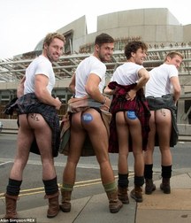I don't wear underpants with a skirt 5de7f4b2723db.jpg