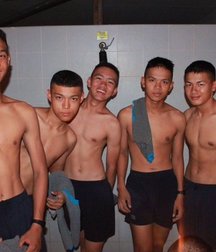 groups of straight friends 5dea5492cb2ee.jpg