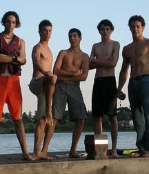 groups of straight friends 5dea5497df3f0.jpg