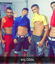 groups of straight friends 5dea549ecb7c8.jpg
