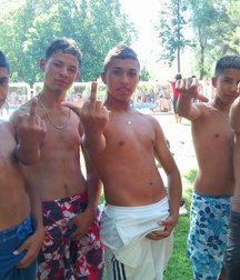 groups of straight friends 5dea54a05c8ac.jpg