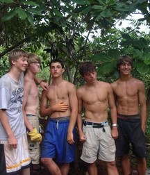 groups of straight friends 5dea54a6cf659.jpg