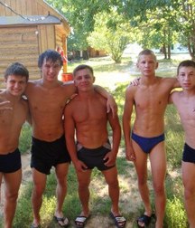 groups of straight friends 5dea54b363a0f.jpg