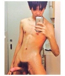 the selfies of Asian boys 5deb625d45749.jpg