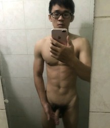 the selfies of Asian boys 5deb627797d77.jpg