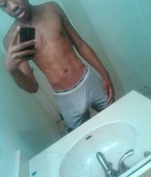 selfies amateur erection 5deb62ca23383.jpg