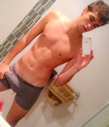 selfies amateur erection 5deb62df02e57.jpg