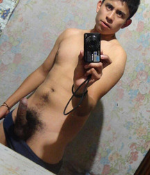 selfies naked 5defdfa122897.jpg