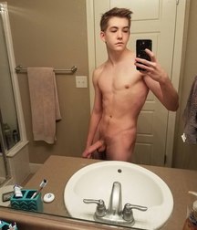 selfies naked 5defdfae122c6.jpg