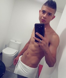 selfie with the towel 5df12d3eda49a.jpg