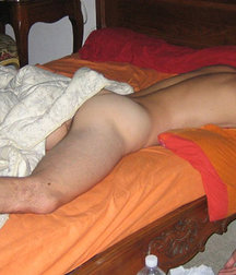 sleeping with her bare ass 5df3911ee119b.jpg