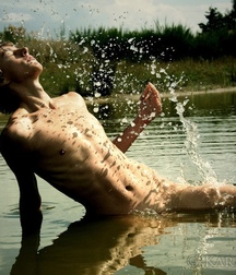 the cock soaked in water 5df392f18be16.jpg