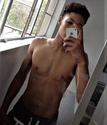 selfies with discretion 5df7861715901.jpg