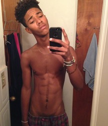 selfies with discretion 5df7861fec875.jpg