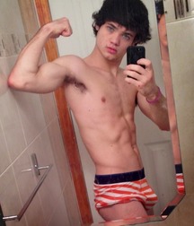 selfies with discretion 5df78644cbd82.jpg