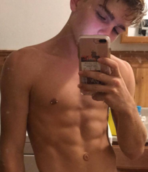 selfies with discretion 5df7864adfb96.png