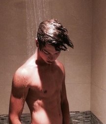 the boys who take a shower 5dfa4082ac729.jpg