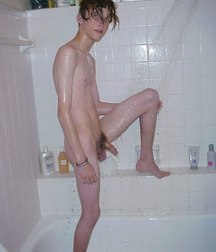 the boys who take a shower 5dfa408441359.jpg