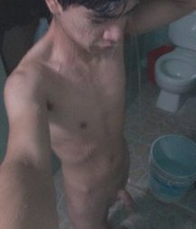 the boys who take a shower 5dfa408ef300d.jpg