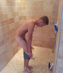 the boys who take a shower 5dfa4097091e2.jpg