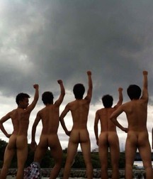 straight boys have a nice ass 5dfa4132852e9.jpg