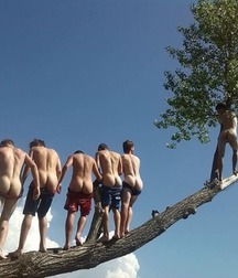 straight boys have a nice ass 5dfa41512a6c3.jpg