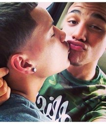 the boys also kiss