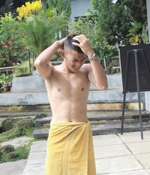 what's under the towel 5dfceb8799573.jpg