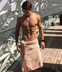 what's under the towel 5dfceb99e820e.jpg