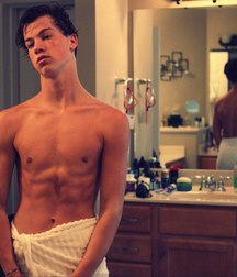 what's under the towel 5dfcebb25b69d.jpg