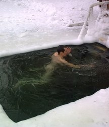 I'm not afraid of cold water 5dfdf0c890c68.jpg
