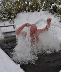 I'm not afraid of cold water 5dfdf0d716f9b.jpg